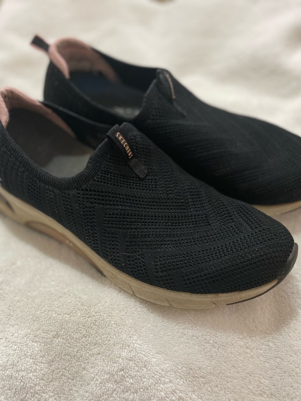 Skechers Slip-On Black Knit stretch fit Sneakers Pink Trim size 8